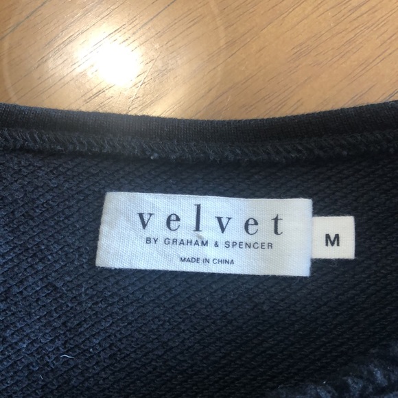 Velvet - Picture 5 of 6